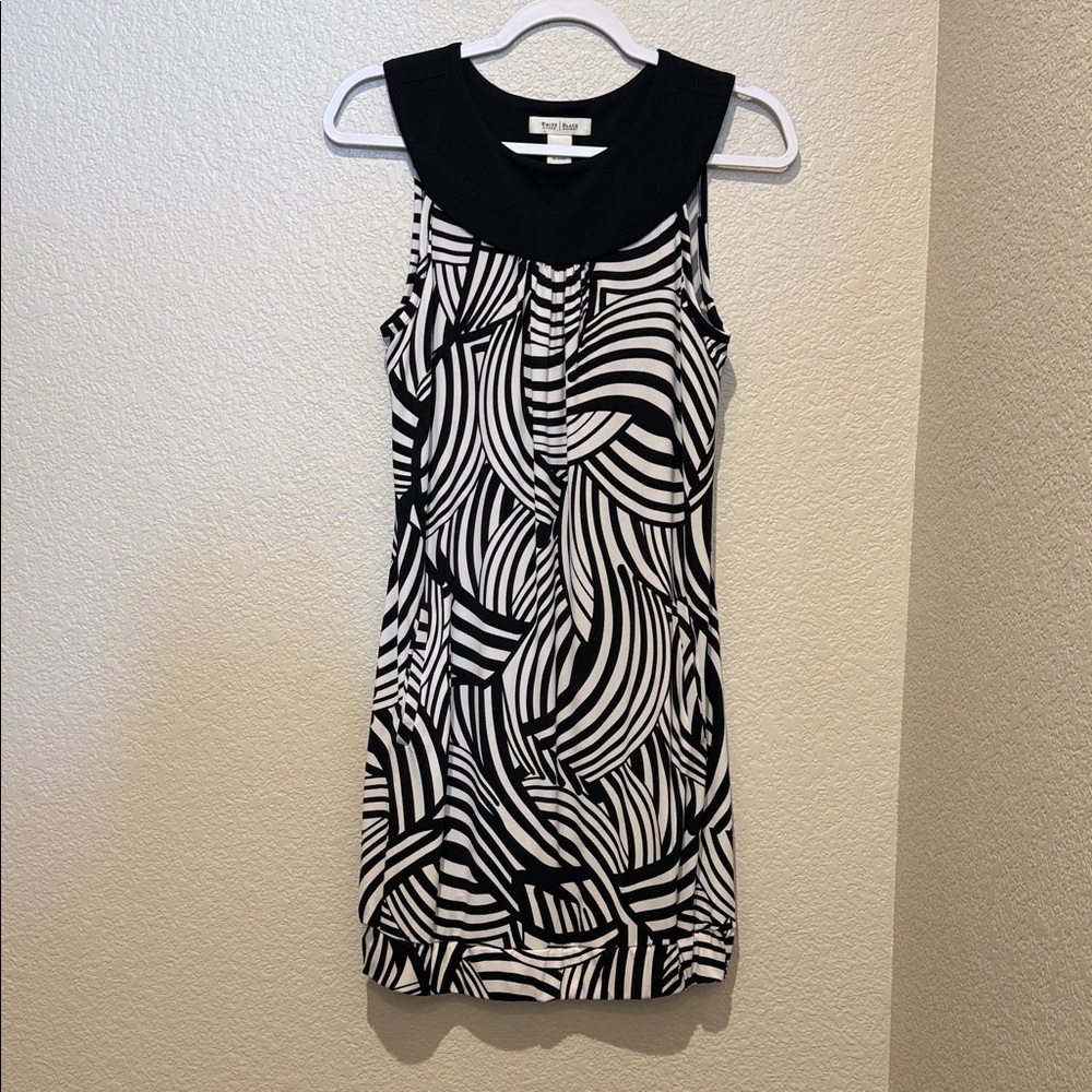 White House Black Market Black and White Swirl Dress with Gathered Edge Size XS